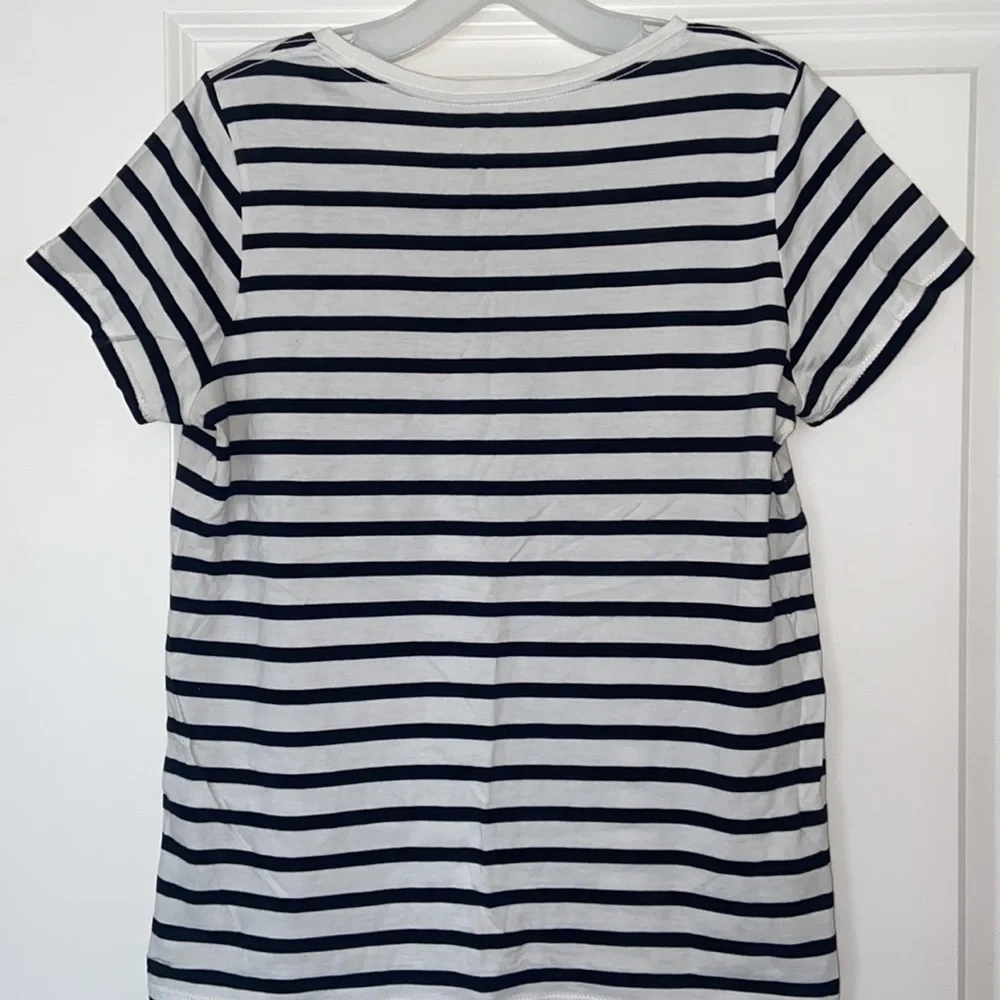 ♠️ Kate Spade Queen Bee Tee ♠️ - Picture 4 of 5